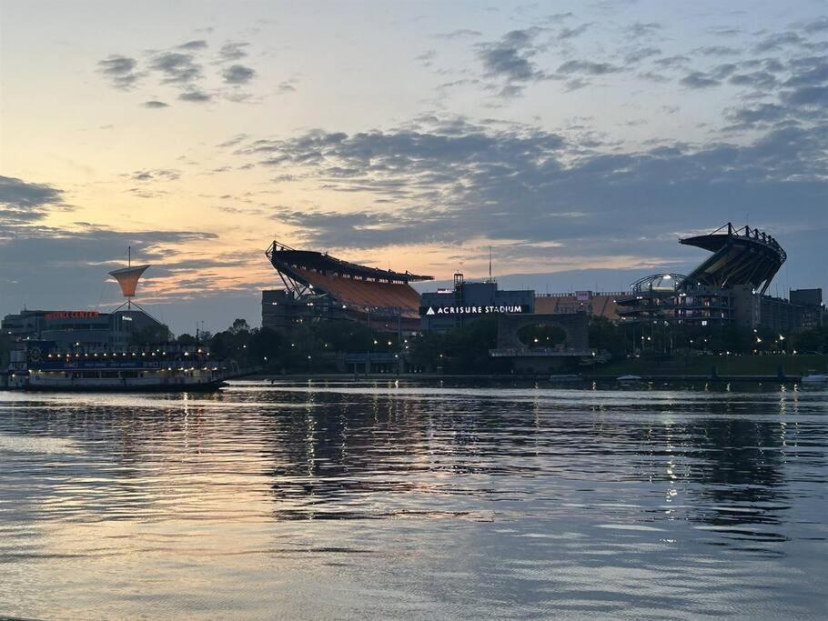 Sweeping Stadium Views Wonderfully Located 24-7 Parking Gym Lounge ピッツバーグ エクステリア 写真