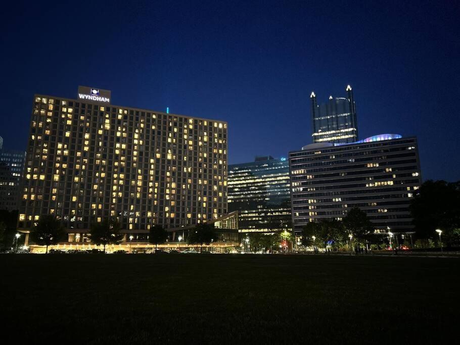 Sweeping Stadium Views Wonderfully Located 24-7 Parking Gym Lounge ピッツバーグ エクステリア 写真
