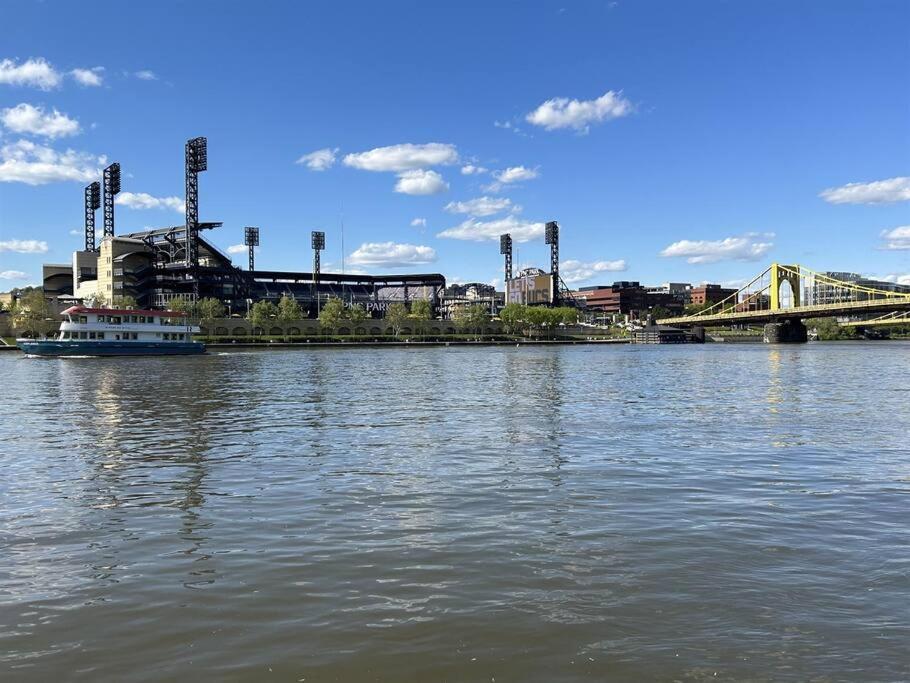 Sweeping Stadium Views Wonderfully Located 24-7 Parking Gym Lounge ピッツバーグ エクステリア 写真