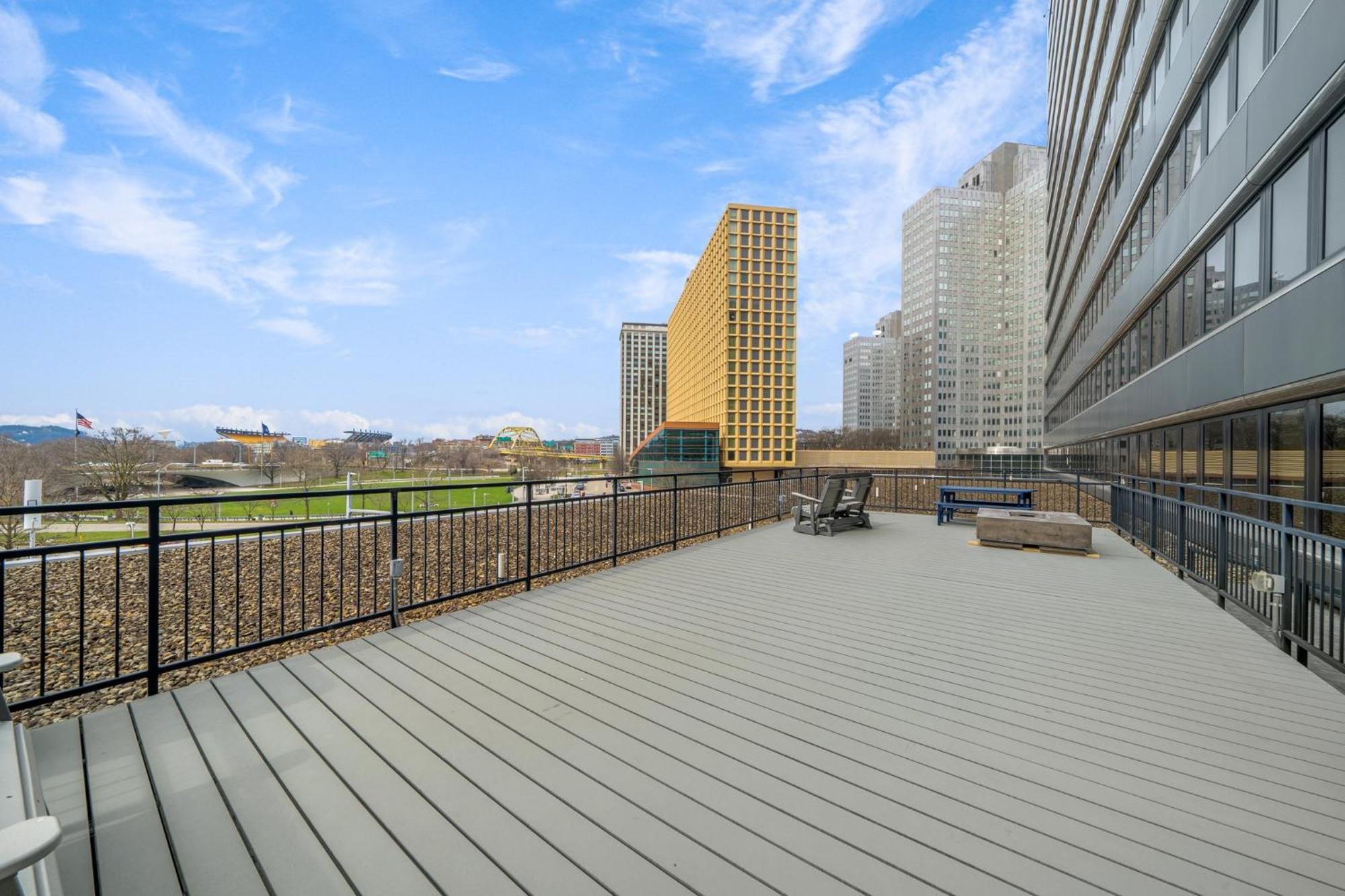 Sweeping Stadium Views Wonderfully Located 24-7 Parking Gym Lounge ピッツバーグ エクステリア 写真