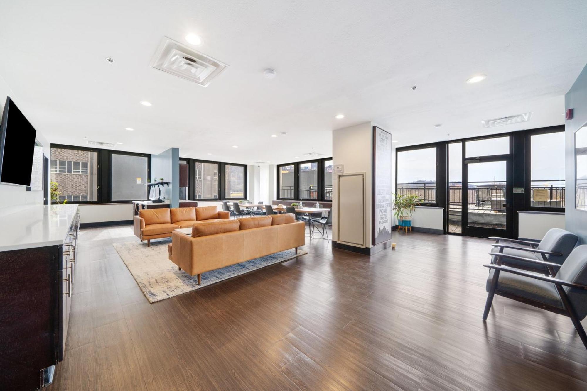 Sweeping Stadium Views Wonderfully Located 24-7 Parking Gym Lounge ピッツバーグ エクステリア 写真